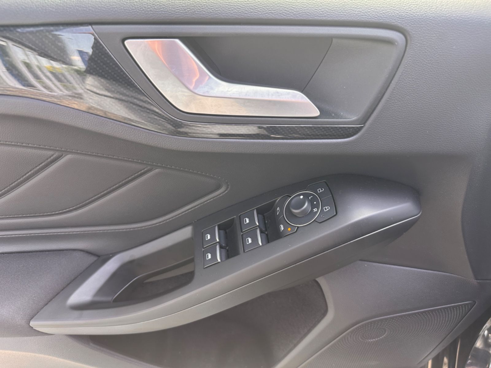 Ford Focus ST-Line X >LED+KAM+PANO-DACH+BLIS+19"ZOLL<