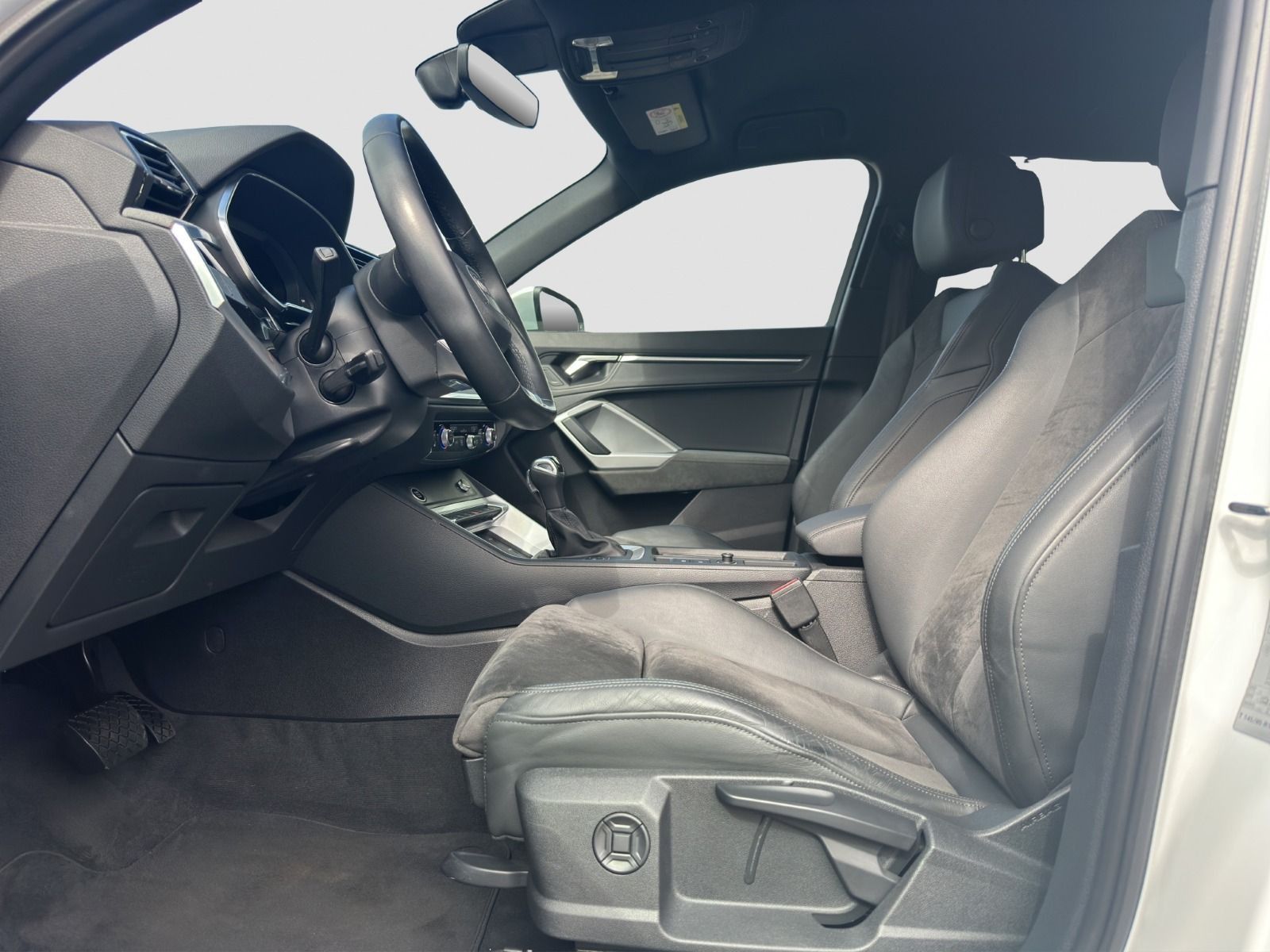 Audi Q3 40 TFSI quattro S line - Samsaru's Car Outlet