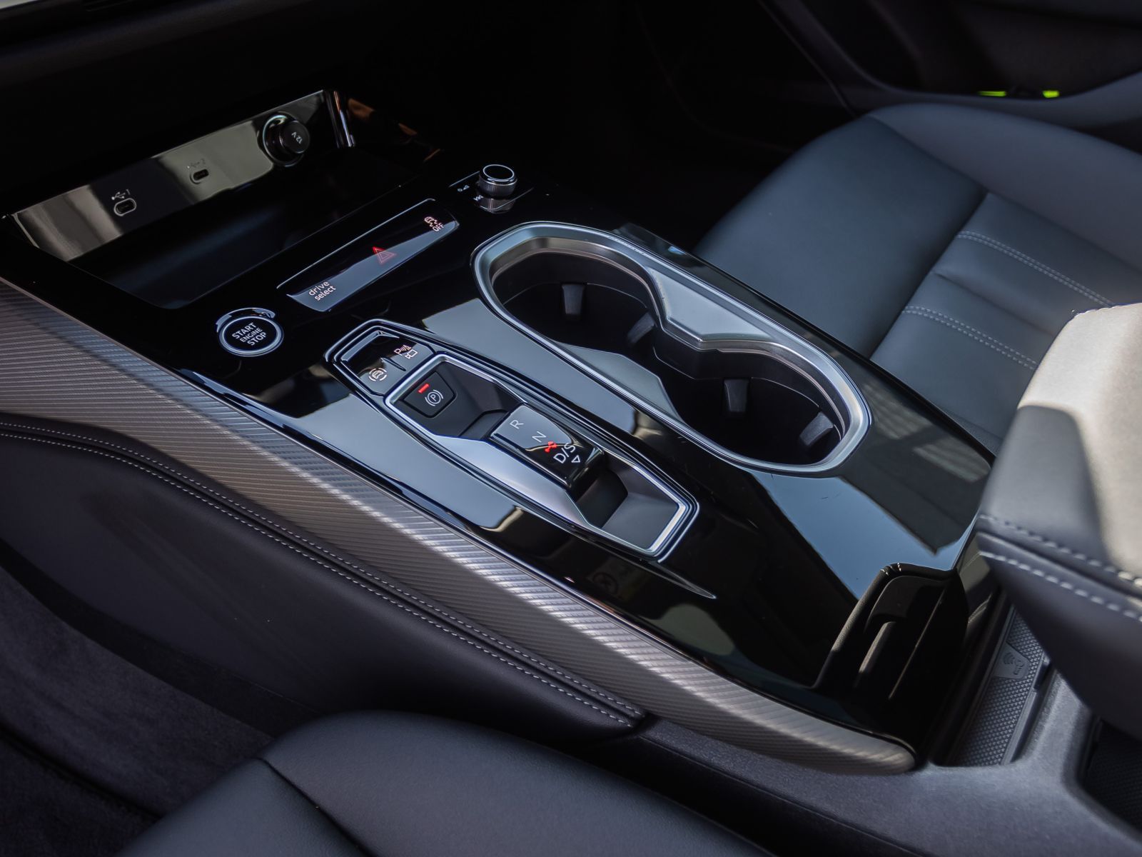 Audi A6 Avant S line TDI qu Stronic Navi Matrix Panor