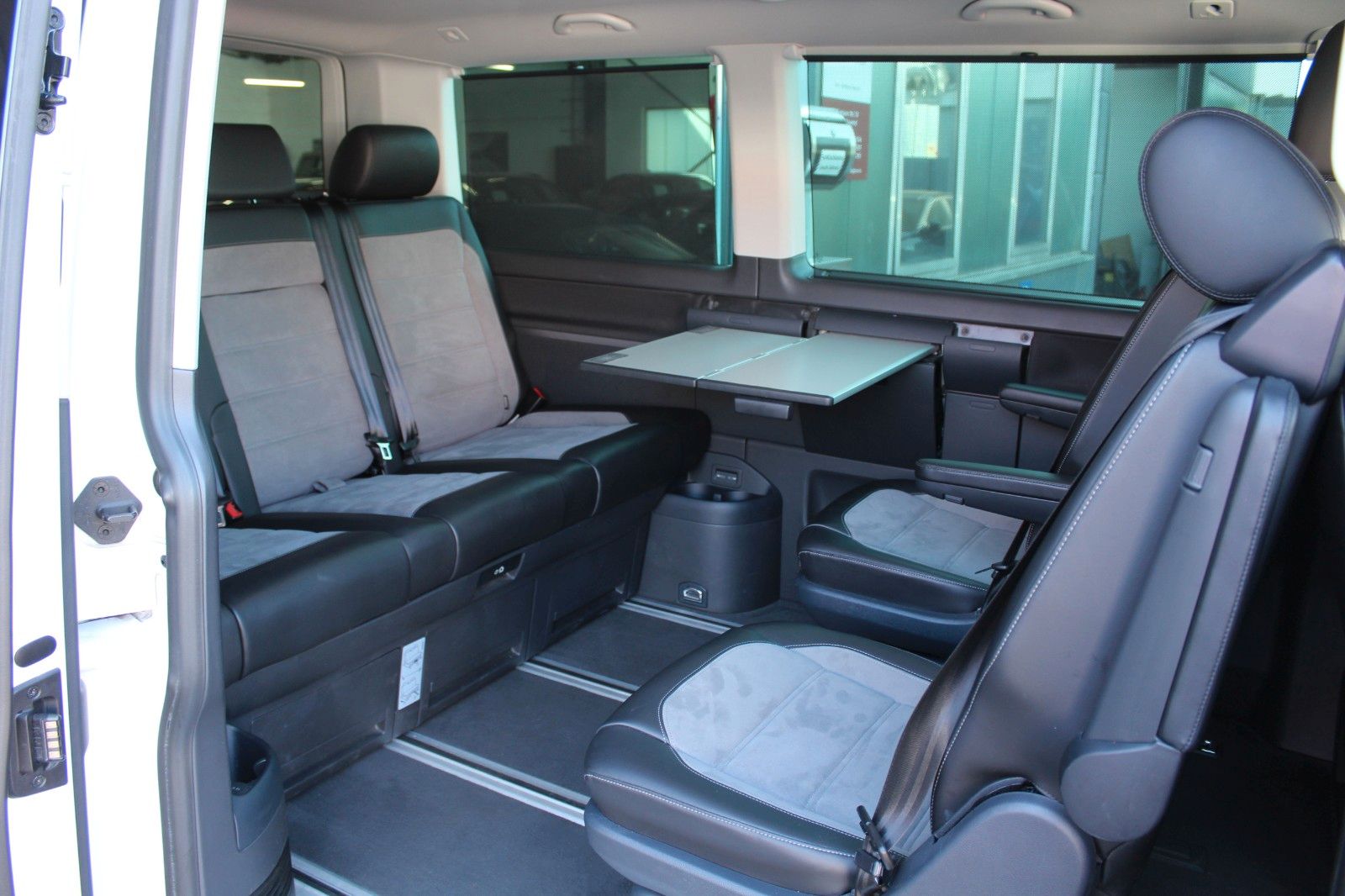Volkswagen T6.1 Multivan - Samsaru's Car Outlet
