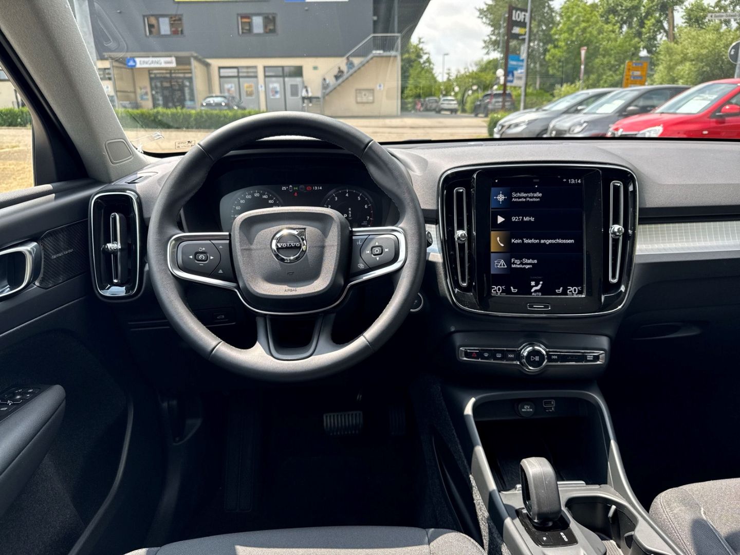 Volvo XC40 Momentum Pro 2WD T3 - Samsaru's Car Outlet