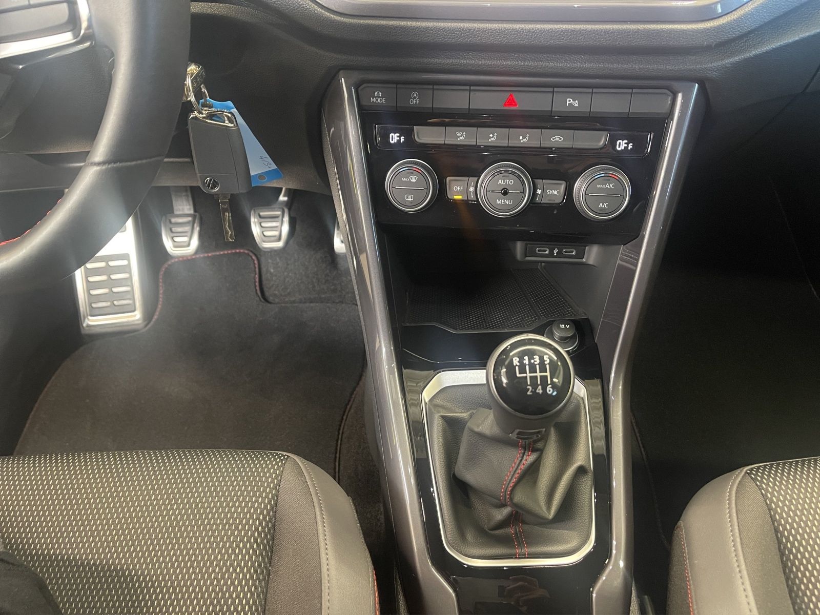 Volkswagen T-Roc 1.5 TSI Sport - Samsaru's Car Outlet