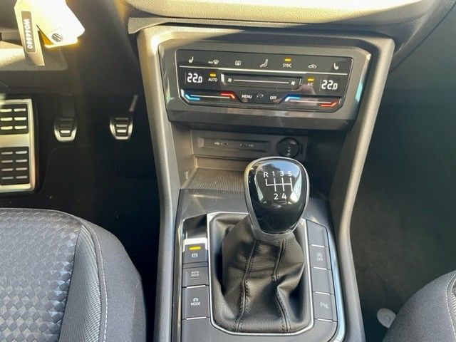 Volkswagen Tiguan 1.5 l TSI Active - Samsaru's Car Outlet