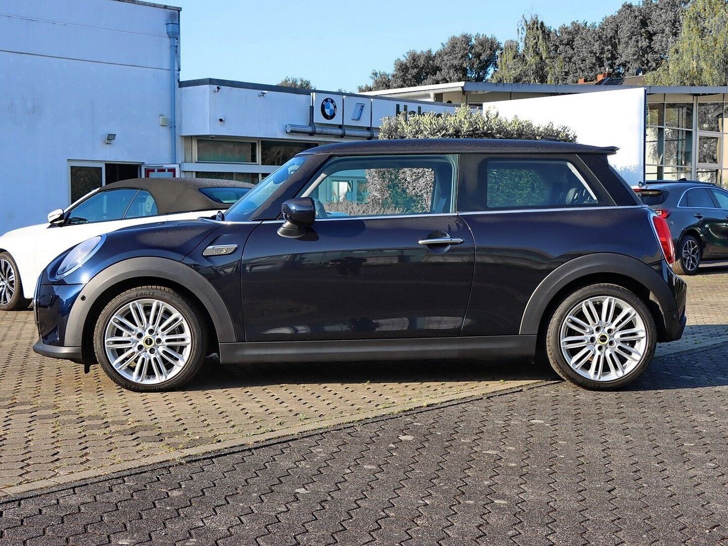 MINI Cooper SE Classic - Samsaru's Car Outlet