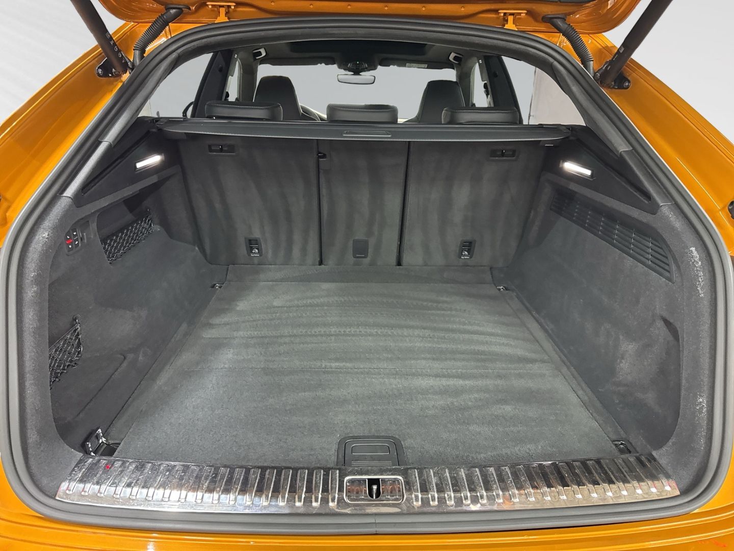 Audi RSQ8 qu tiptro 360°+AHK+HuD+Keramik+Pano+Sthz