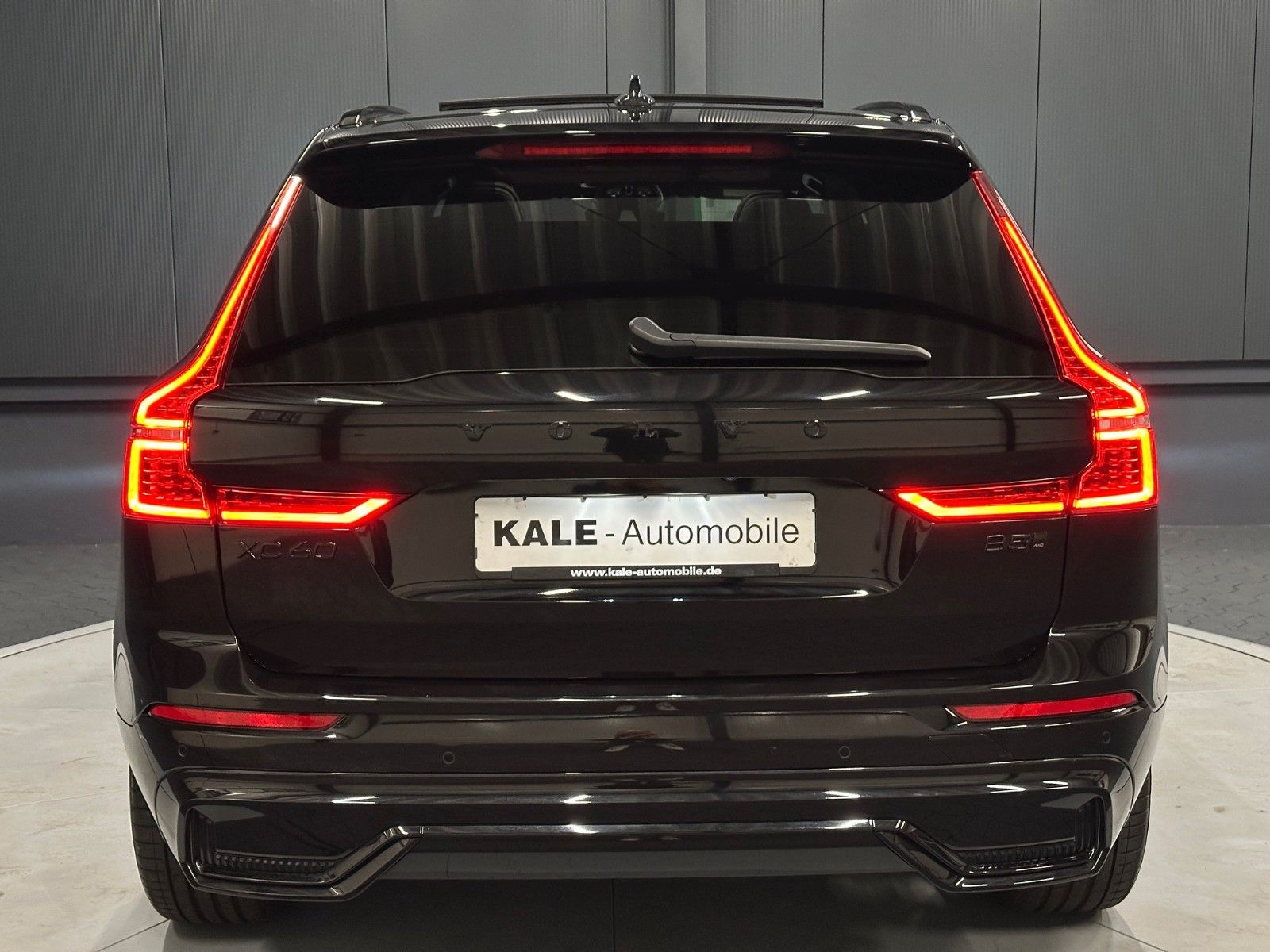 Volvo XC60 Plus Black Edition AWD*21Zoll*PANORAMA*AHK*