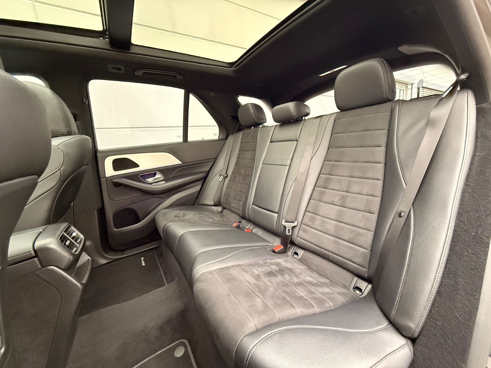 Mercedes-Benz GLE 350d/AMG LINE/JungeSterne09.26/AHK/Pano/360°