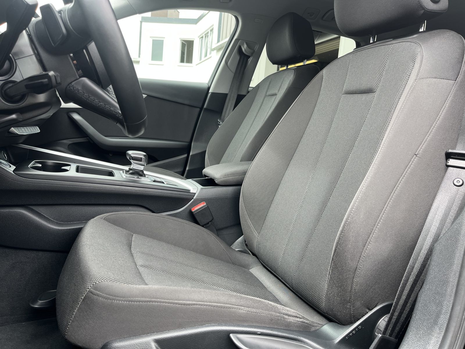 Audi A4 Avant 35 2.0 TFSI S-Line - Samsaru's Car Outlet