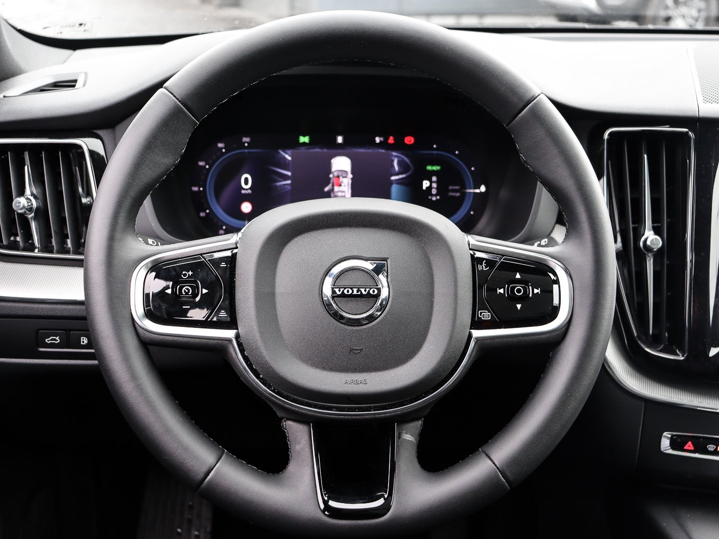 Volvo XC60 Plus Black Edition Recharge Plug-In Hybrid