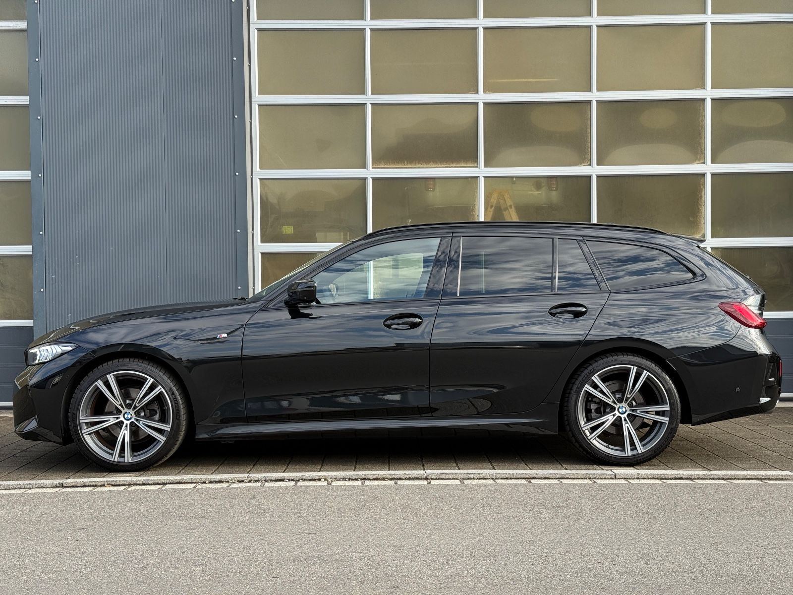 BMW 320 d xDrive M-SPORT FACELIFT AHK Innovation ACC