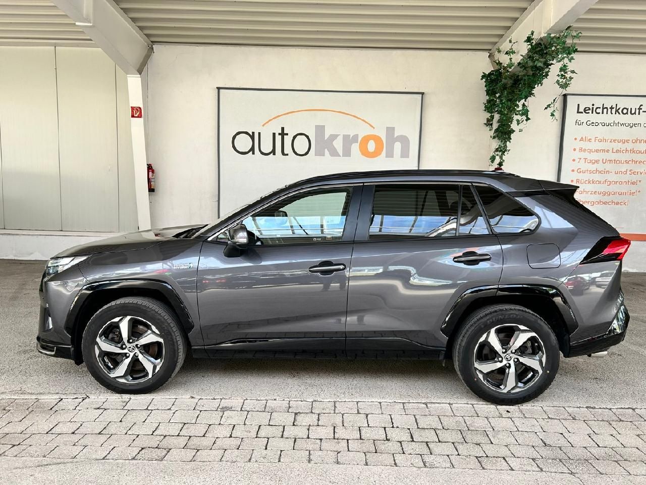 Toyota RAV4 Plug-in Hybrid 4x4 - Samsaru's Car Outlet