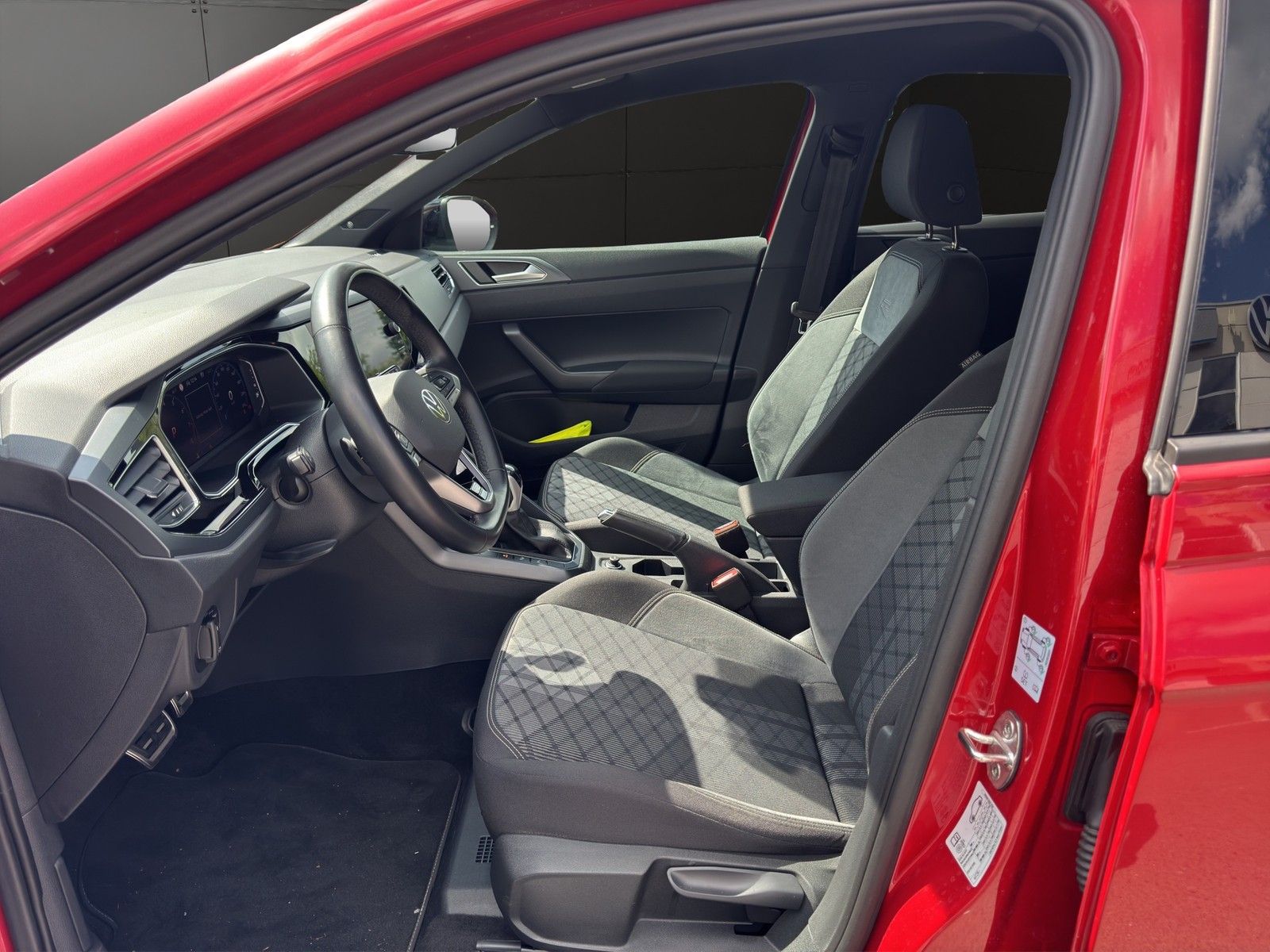 Volkswagen Taigo 1.5TSI DSG R-Line - Samsaru's Car Outlet