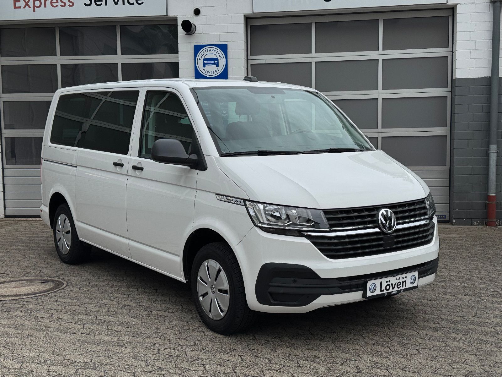 Volkswagen T6.1 Multivan 2.0 TDI Trendline - Samsaru's Car Outlet