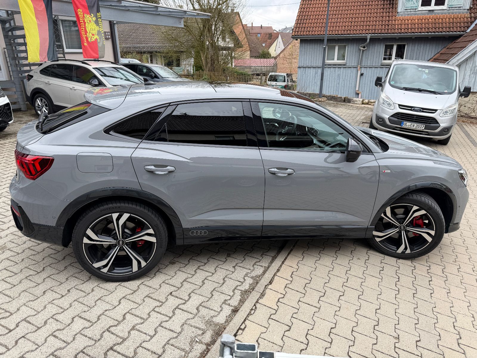 Audi Q3 Sportback 40 TFSI quattro S line, fast VOLL