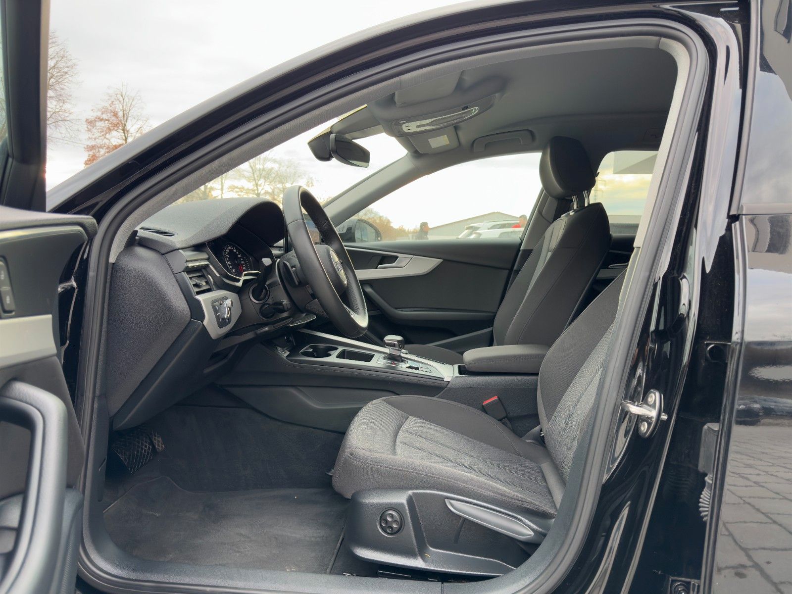 Audi A4 Av.40 TDI quattro advanced - Samsaru's Car Outlet