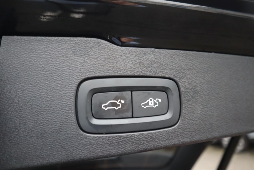 Volvo V60 T8 AWD Recharge Plus Dark|AHK|PANO|NAVI|SHZ