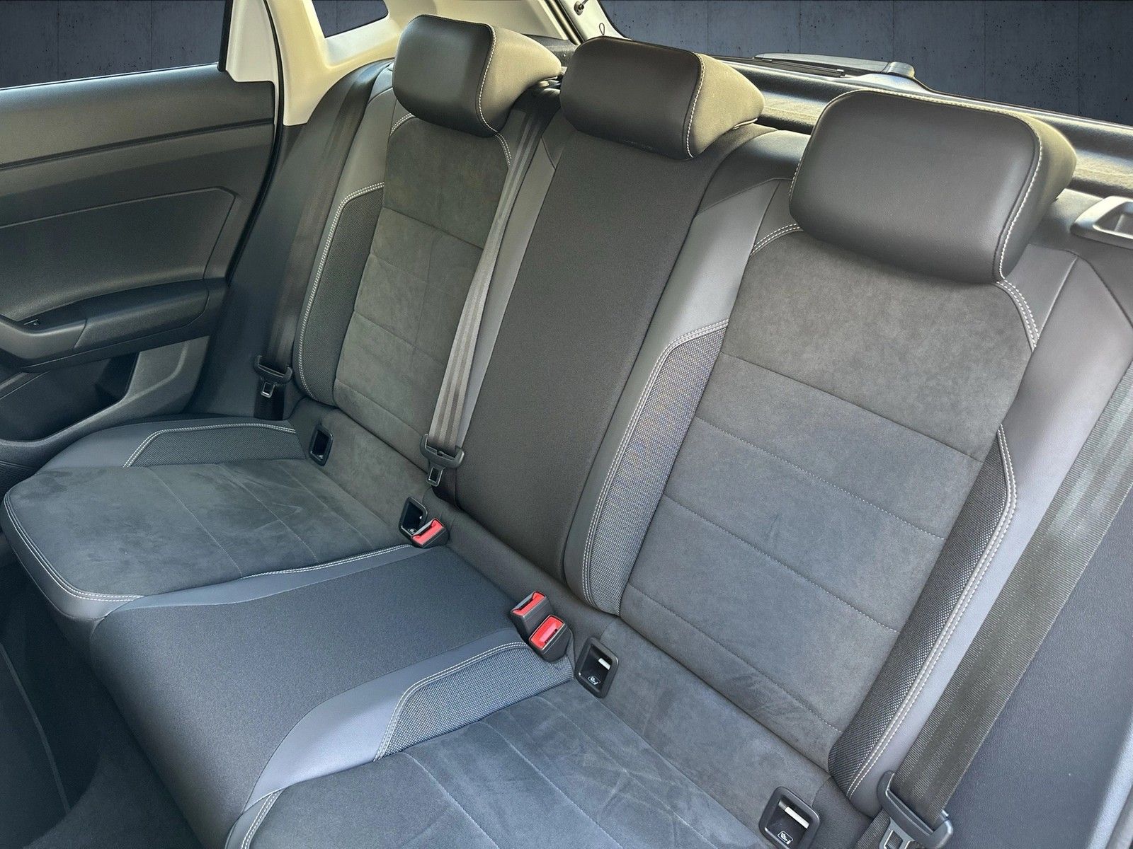 Volkswagen Polo Style 1.0 TSI DSG - Samsaru's Car Outlet