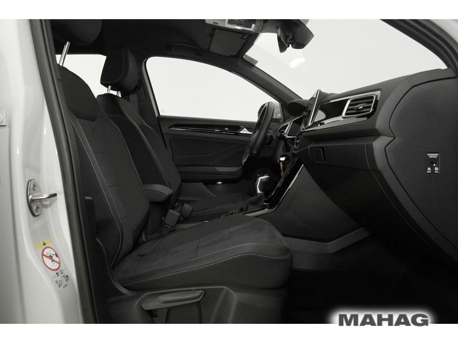 Volkswagen T-ROC 1.5 TSI R-Line - Samsaru's Car Outlet