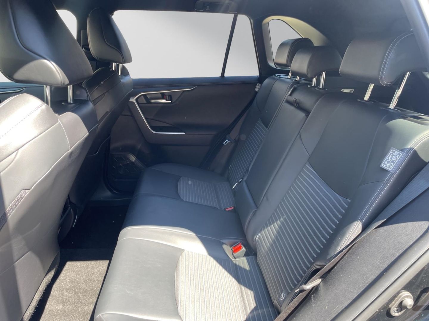 Toyota RAV 4 2.5 Hybrid 4x4 Black Edition - Samsaru's Car Outlet