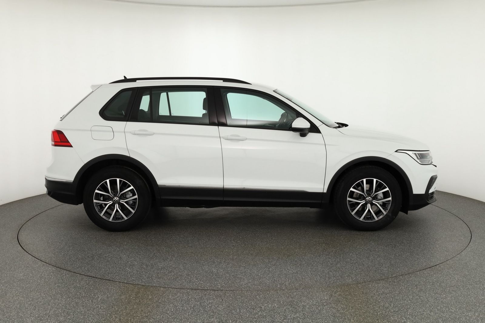 Volkswagen Tiguan 1.5 TSI Life - Samsaru's Car Outlet