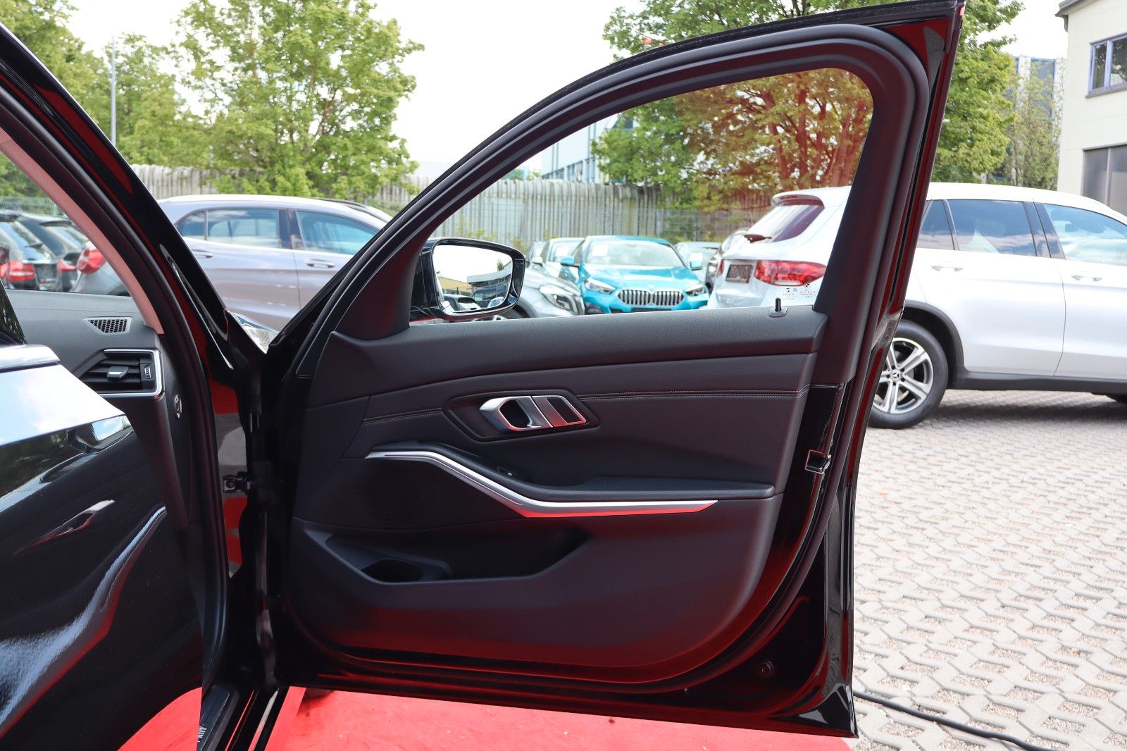 BMW 320 d Luxury Line - Samsaru's Car Outlet
