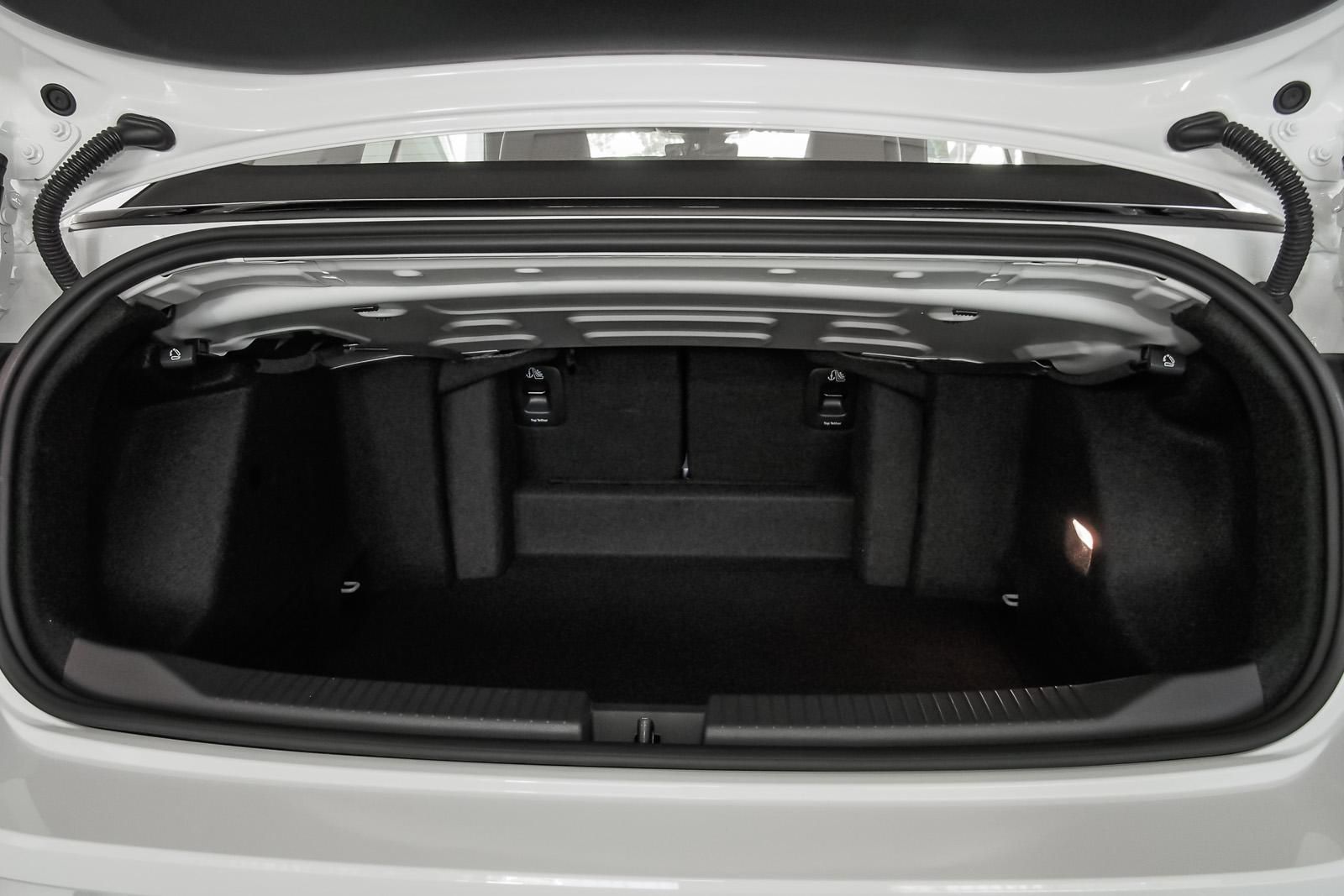 Volkswagen T-Roc R-Line - Samsaru's Car Outlet