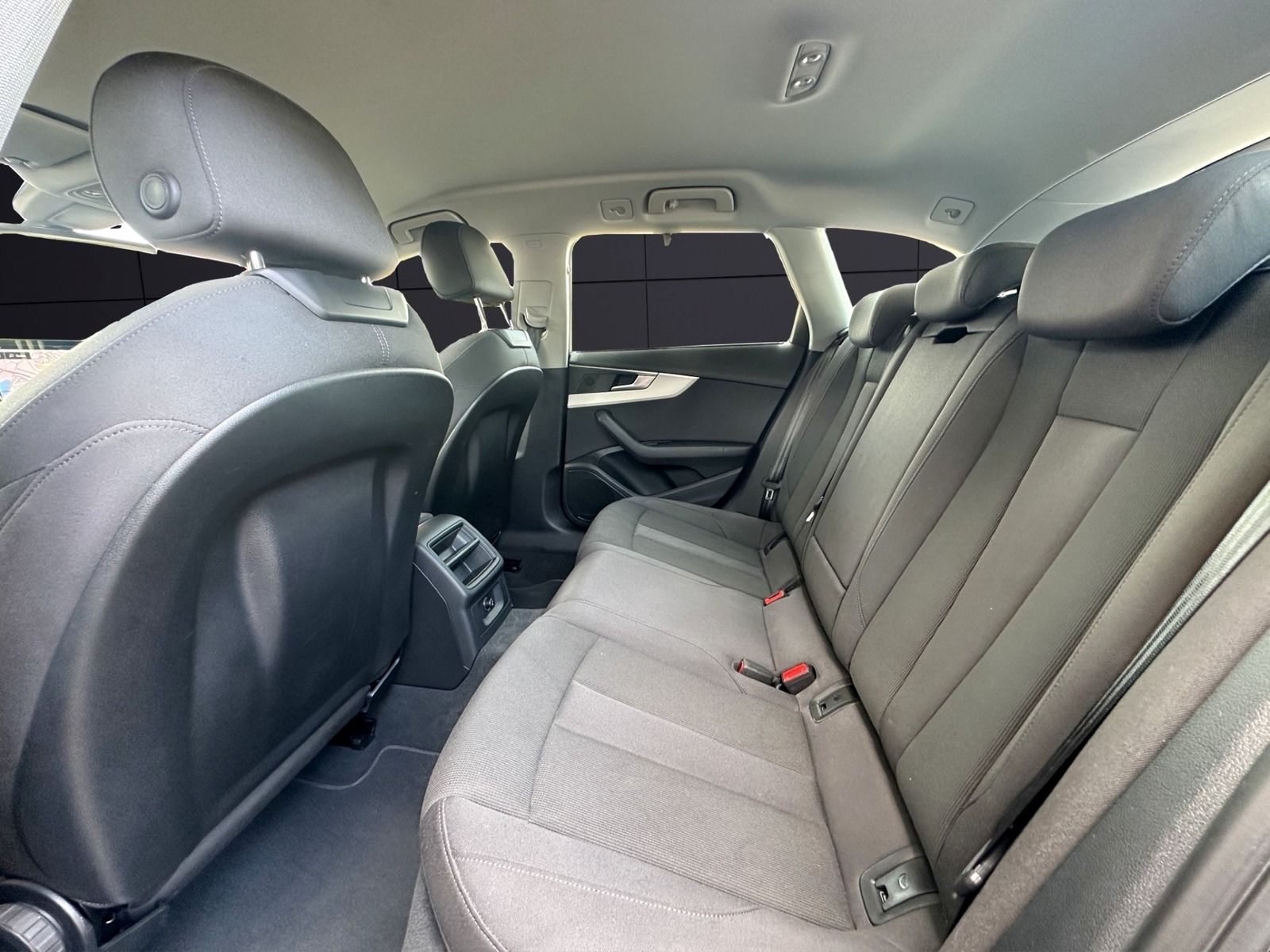 Audi A4 Avant 35 TDI Advanced - Samsaru's Car Outlet