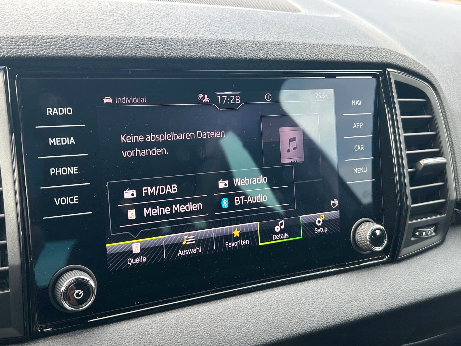 Skoda Karoq FL 1.5 DSG Sportline AHK 1.5Assist+ 5JGara