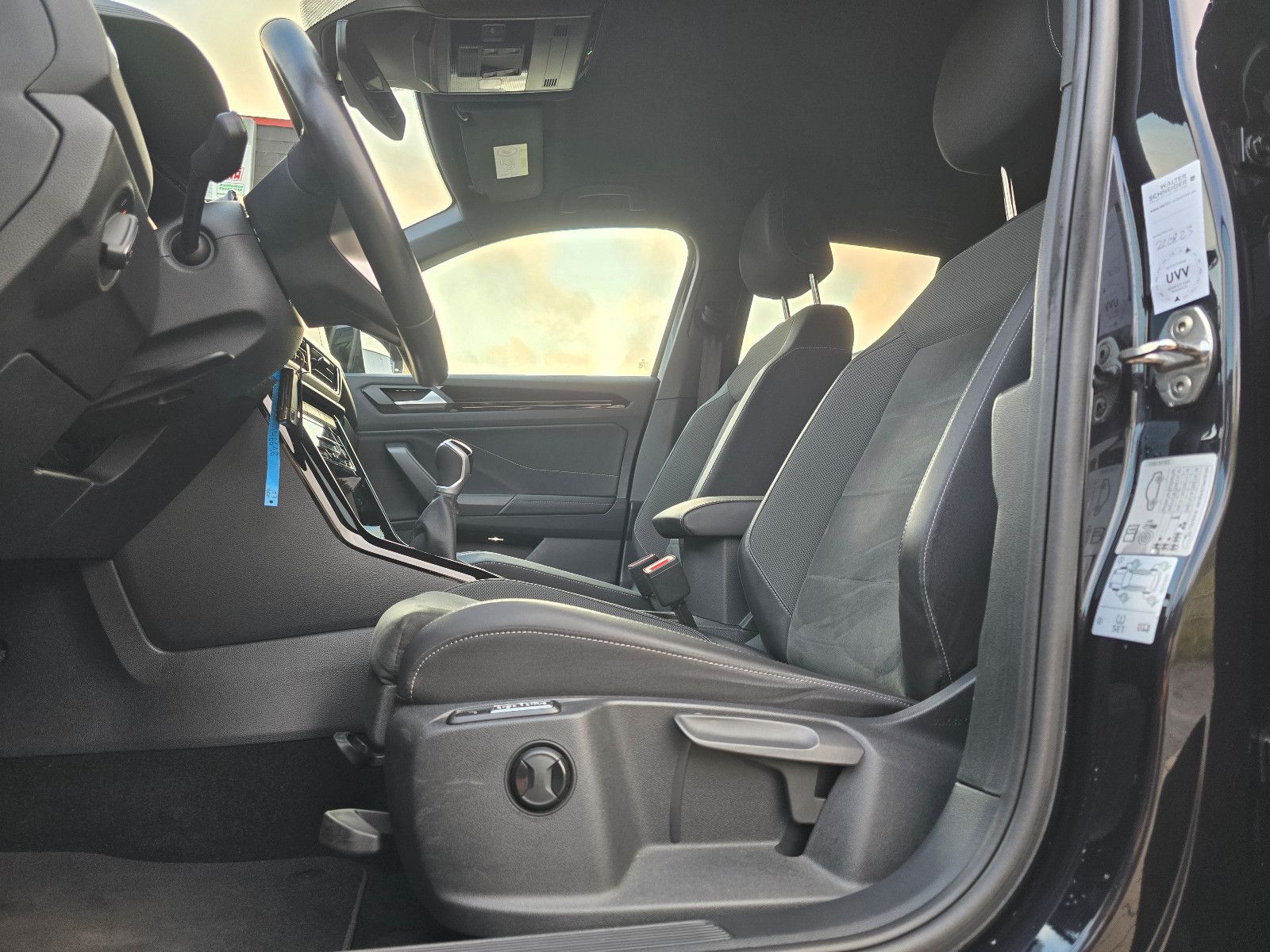Volkswagen T-Roc 1.5 TSI Style Black - Samsaru's Car Outlet