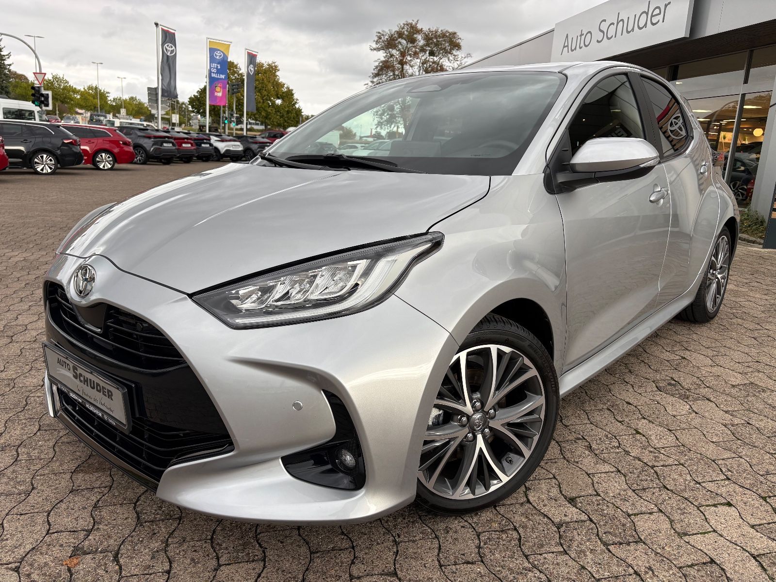 Toyota Yaris Hybrid Style **JAHRESWAGEN**