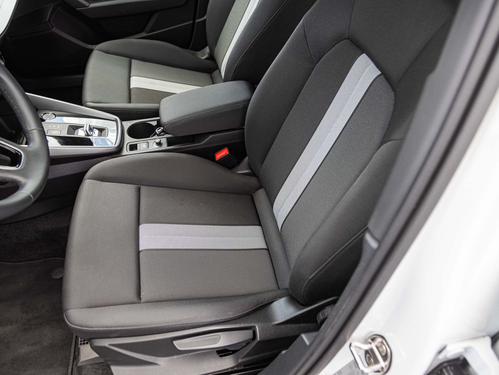 Audi A3 Sportback advanced 30TFSI Stronic LED GRA AHK