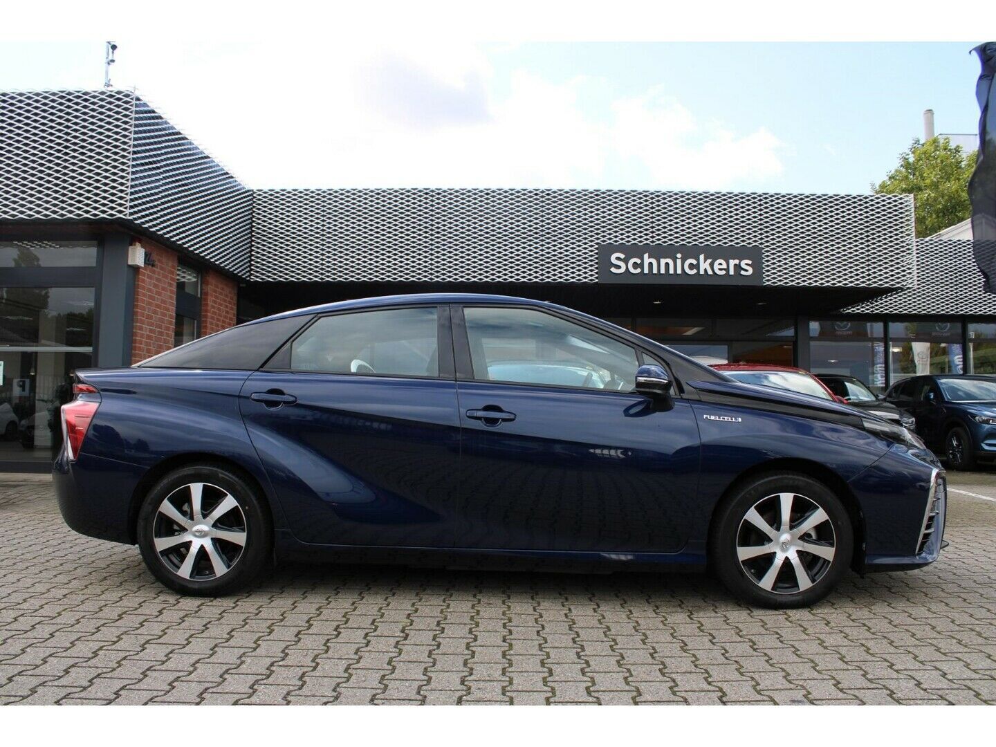 Toyota Mirai - Samsaru's Car Outlet