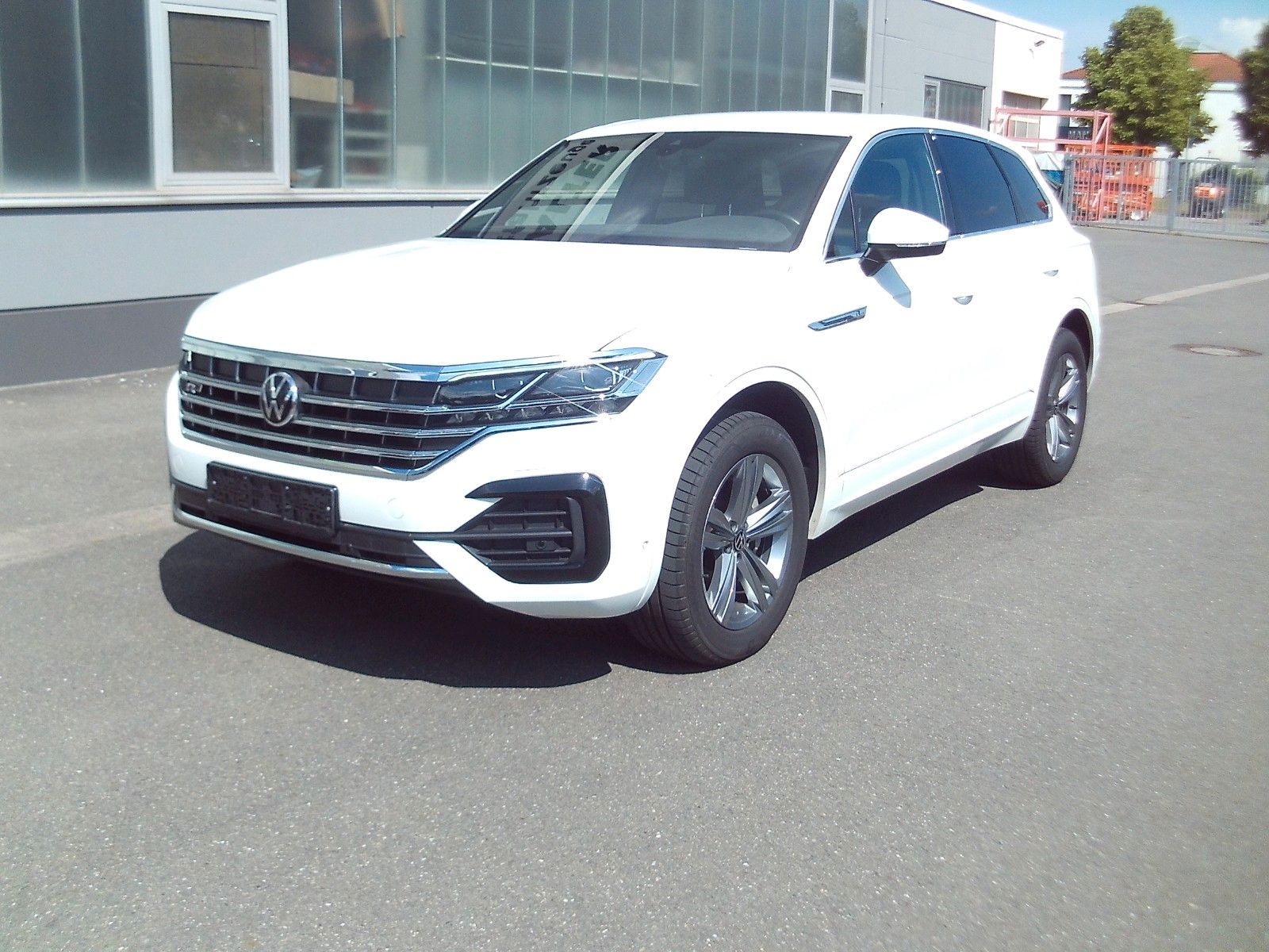 Volkswagen Touareg R-Line 4M - Samsaru's Car Outlet