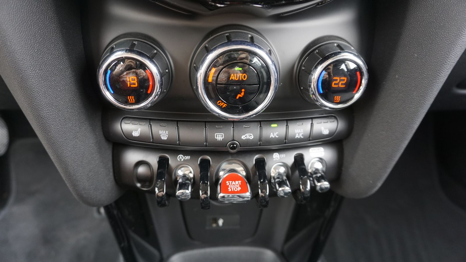 MINI One Hatch - Samsaru's Car Outlet
