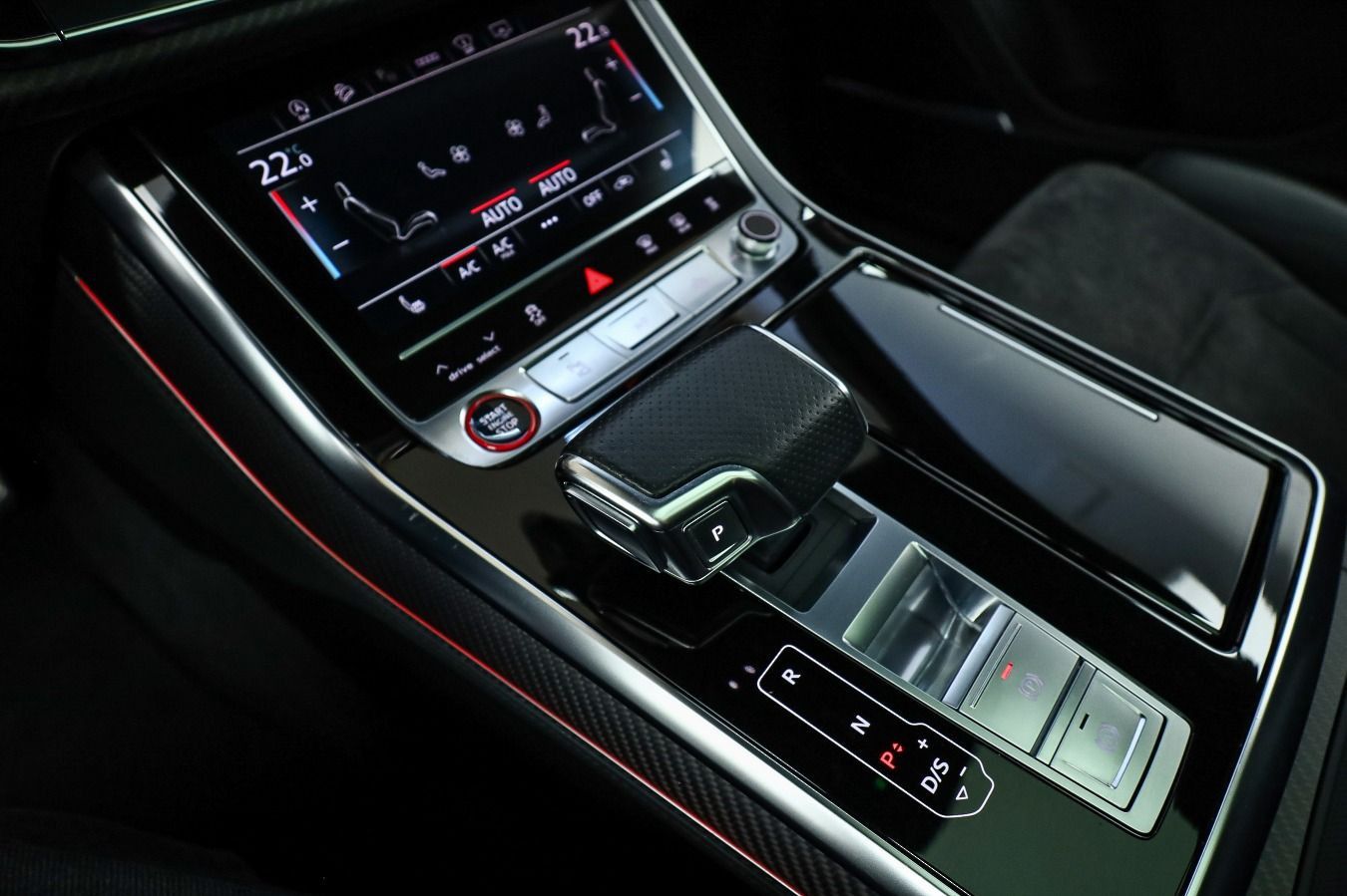 Audi RS Q8 PANO*RS-AGA*305KM/H*KERAMIK*NACHTSICHT*B&O