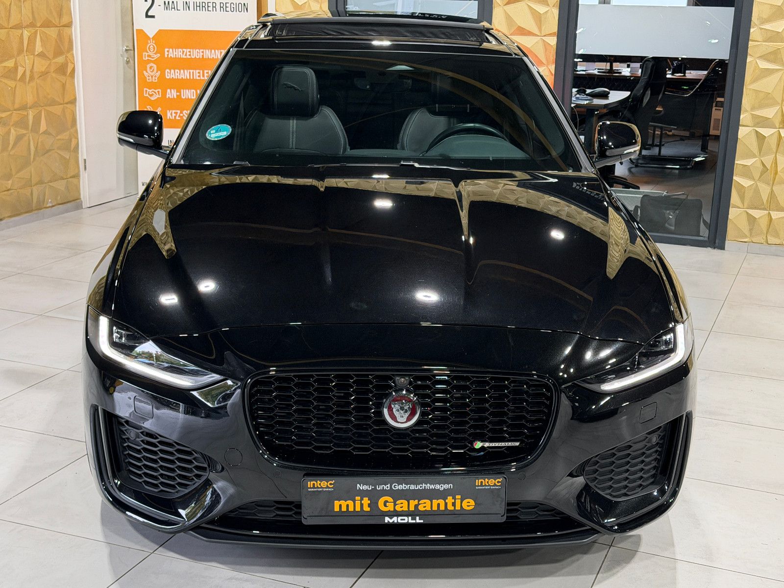 Jaguar XE R-Dynamic Black/PANO/360''KAM/MERIDIAN/LED