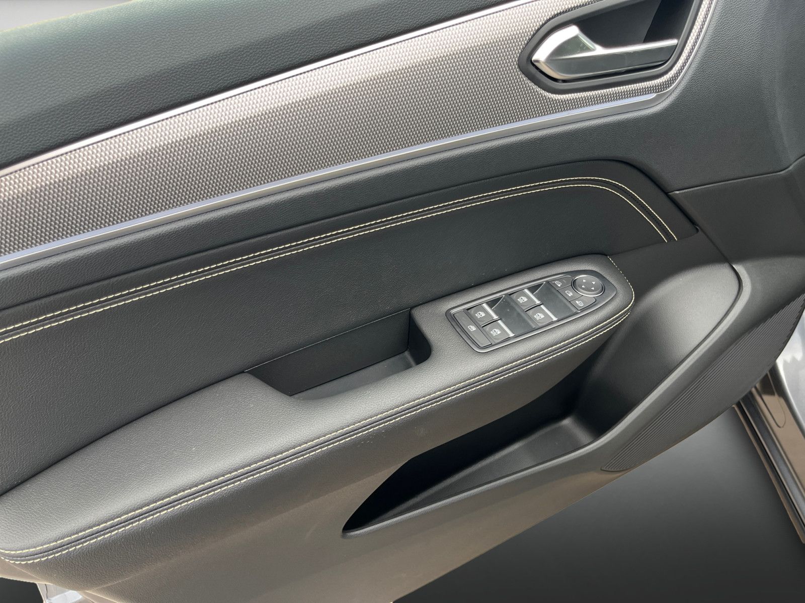 Renault Arkana TECHNO Mild Hybrid - Samsaru's Car Outlet
