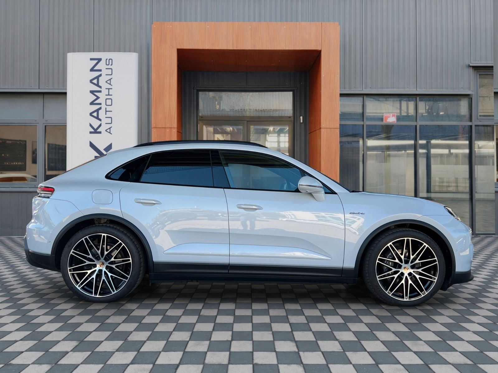 Porsche Macan Electric 4 Carbon · Mega Spec · NP122.500€