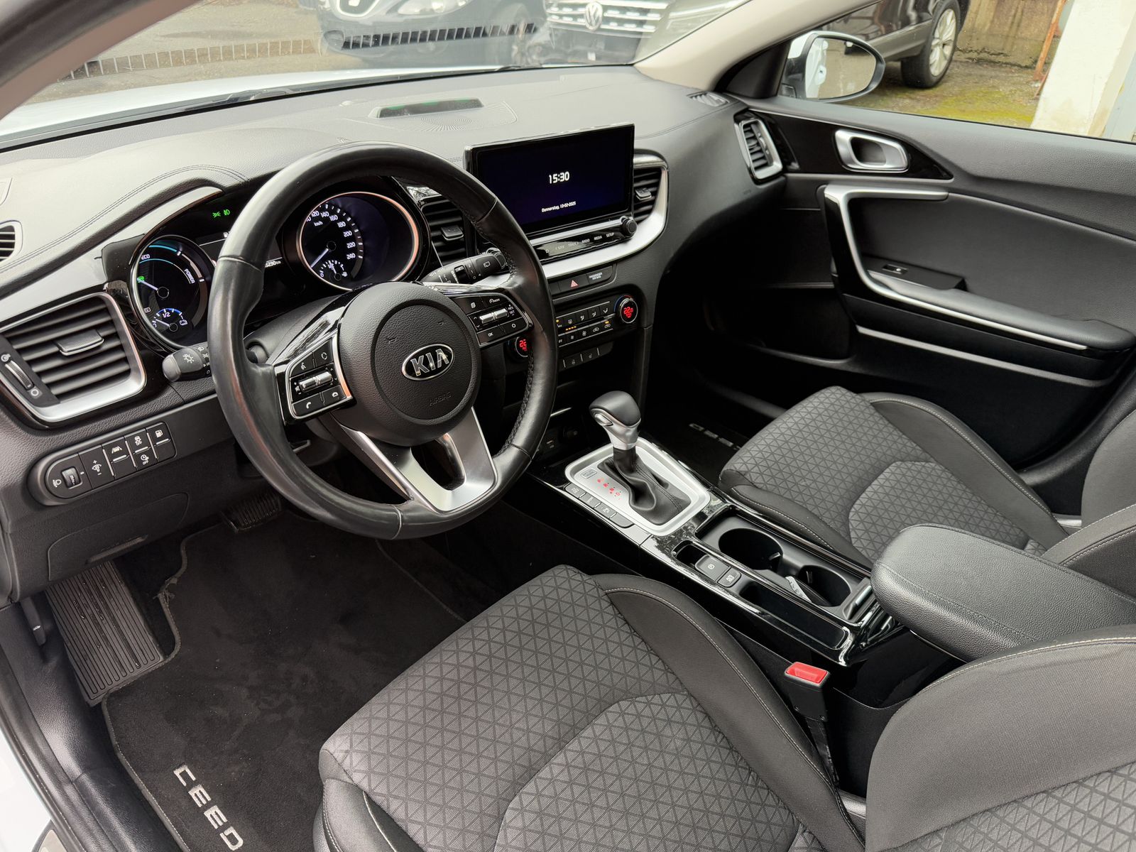 Kia Ceed Plug-in Hybrid Vision - Samsaru's Car Outlet