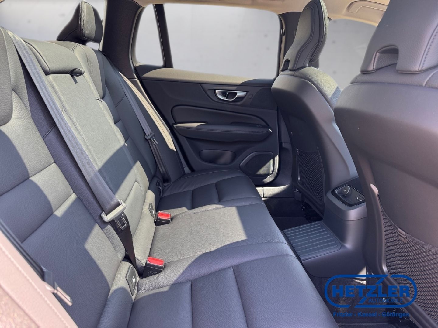 Volvo V60 Plus Dark Recharge Plug-In Hybrid AWD T8 Twi