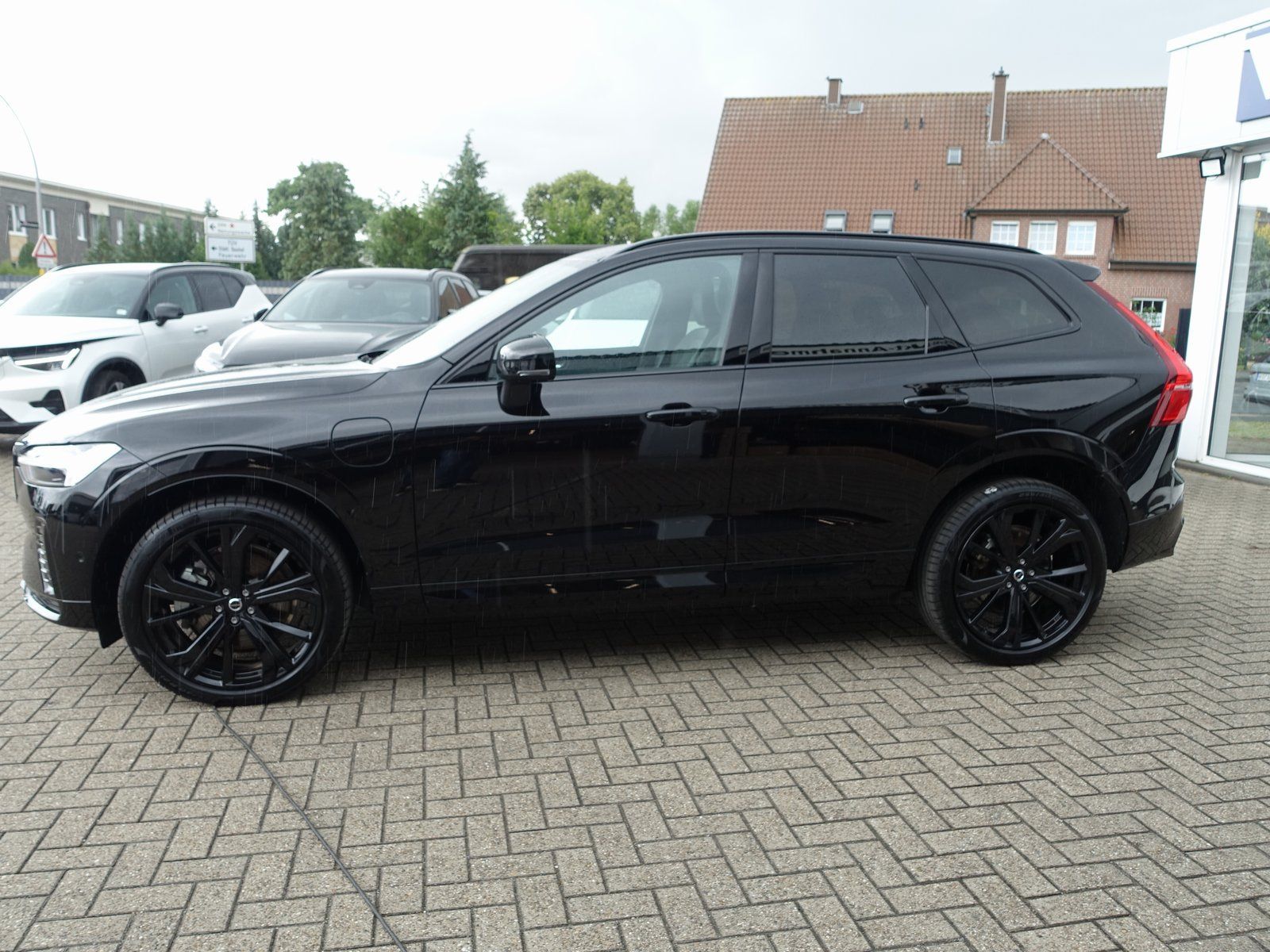 Volvo XC60 Black Edition Ultra T6 AWD - Samsaru's Car Outlet