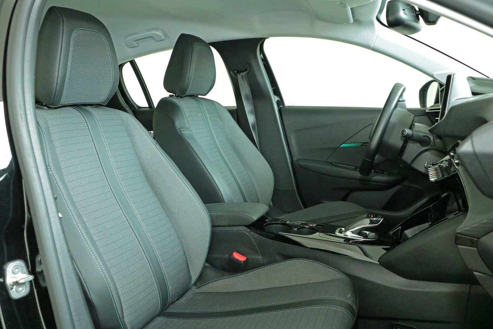 Peugeot E-208 e-Allure - Samsaru's Car Outlet