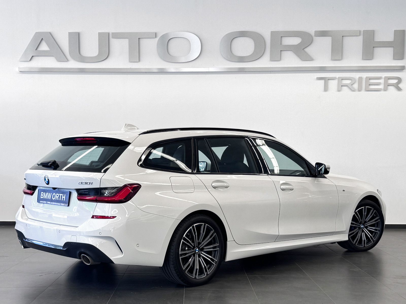 BMW 330i xDrive Touring M-Sport - Samsaru's Car Outlet