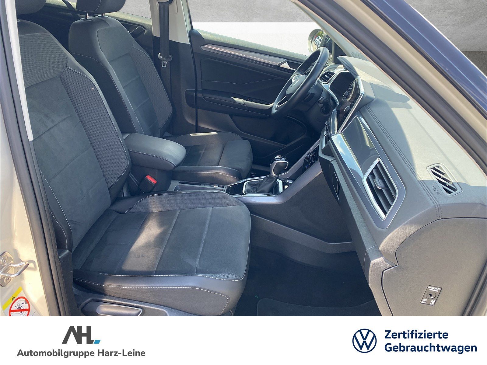 Volkswagen T-Roc 1.5 TSI Style DSG - Samsaru's Car Outlet