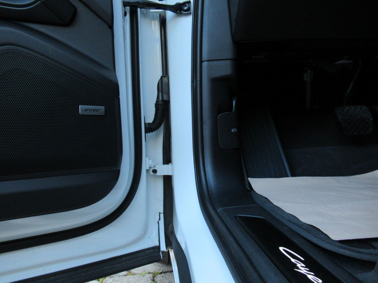 Porsche NEW COUPE E-H EXCL SPORTDESIGN BOSE+INNO AHK+GT