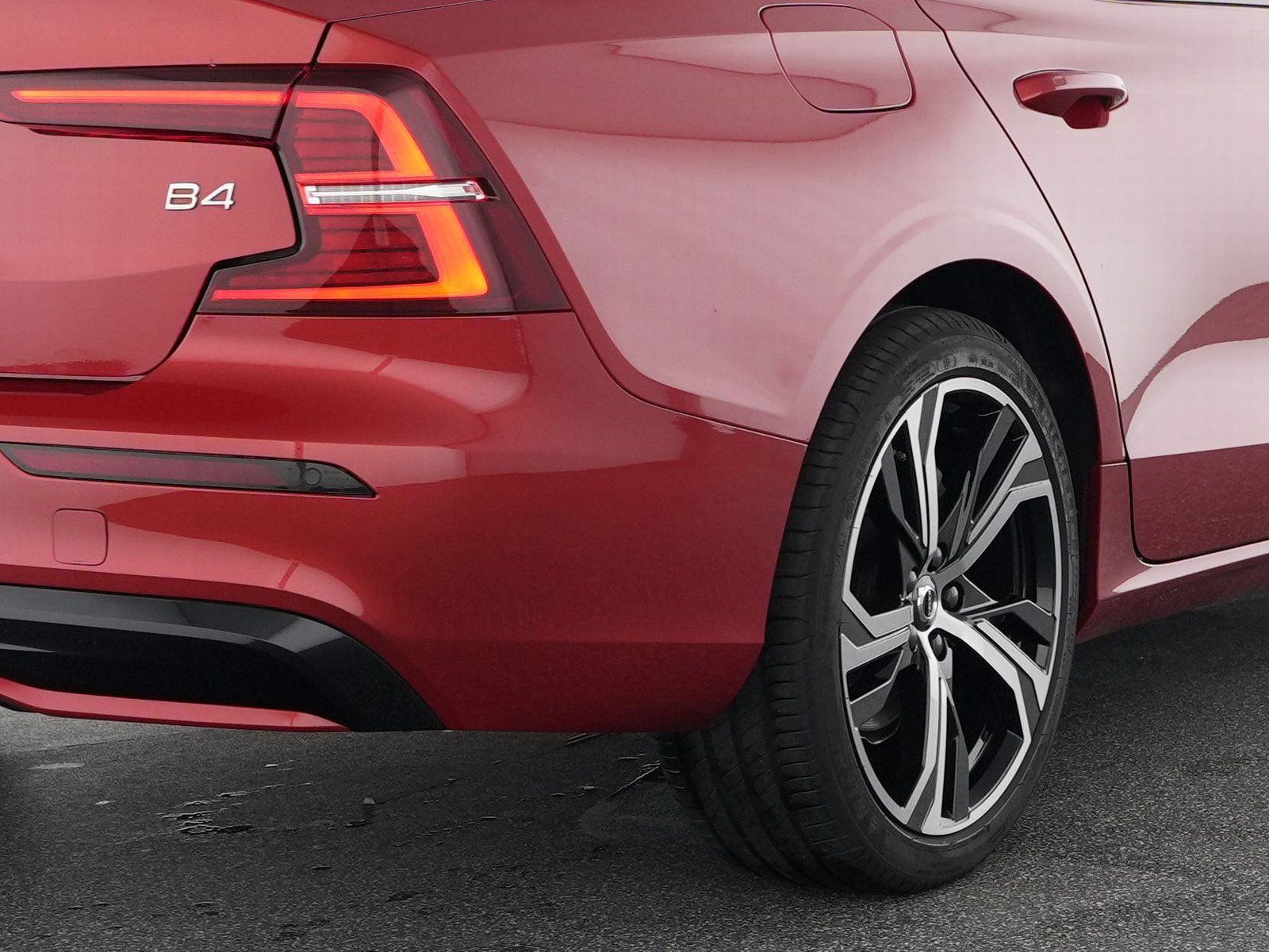 Volvo S60 B4 Benzin Plus Dark 19"+VOLL-LED+ACC+WSS-HZG