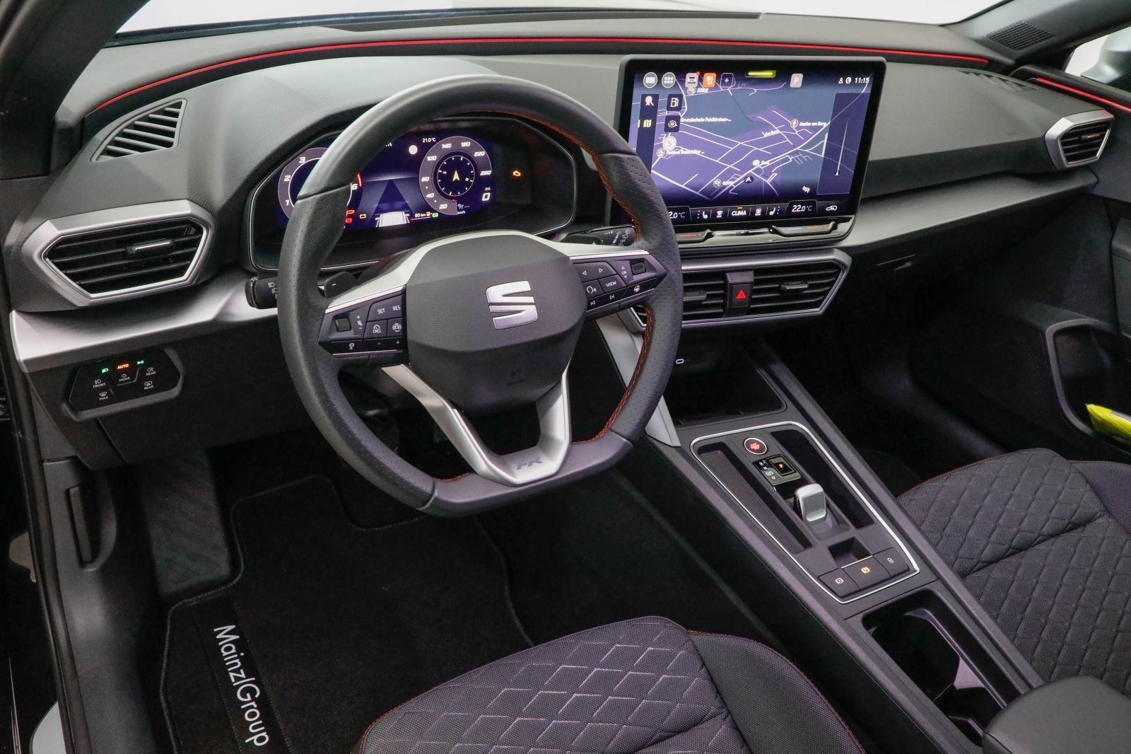 Seat Leon ST 2.0 TDI DSG FR AHK Navi Kamera ACC LED