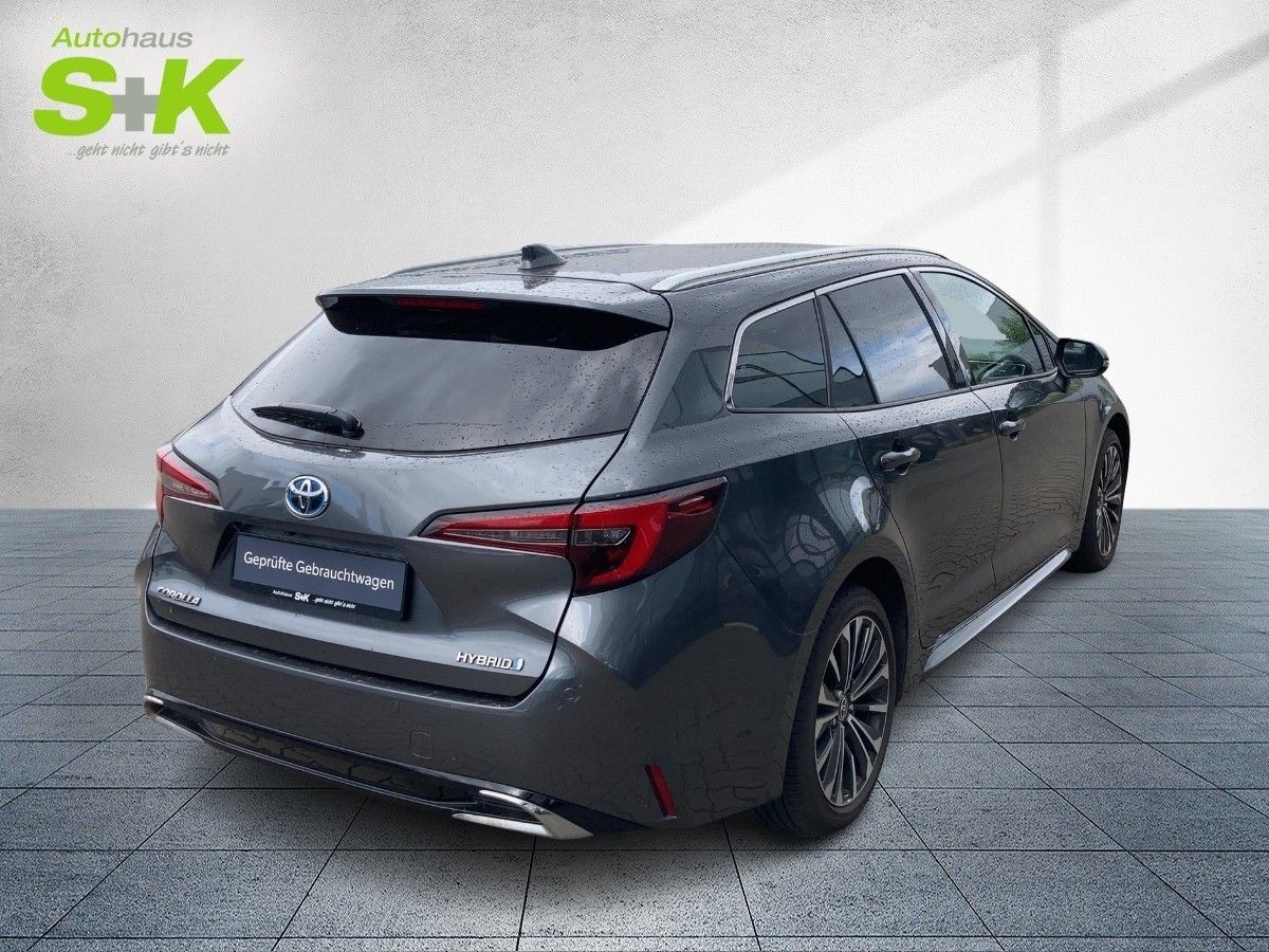 Toyota Corolla Touring Sports 2.0 Hybrid Team - Samsaru's Car Outlet