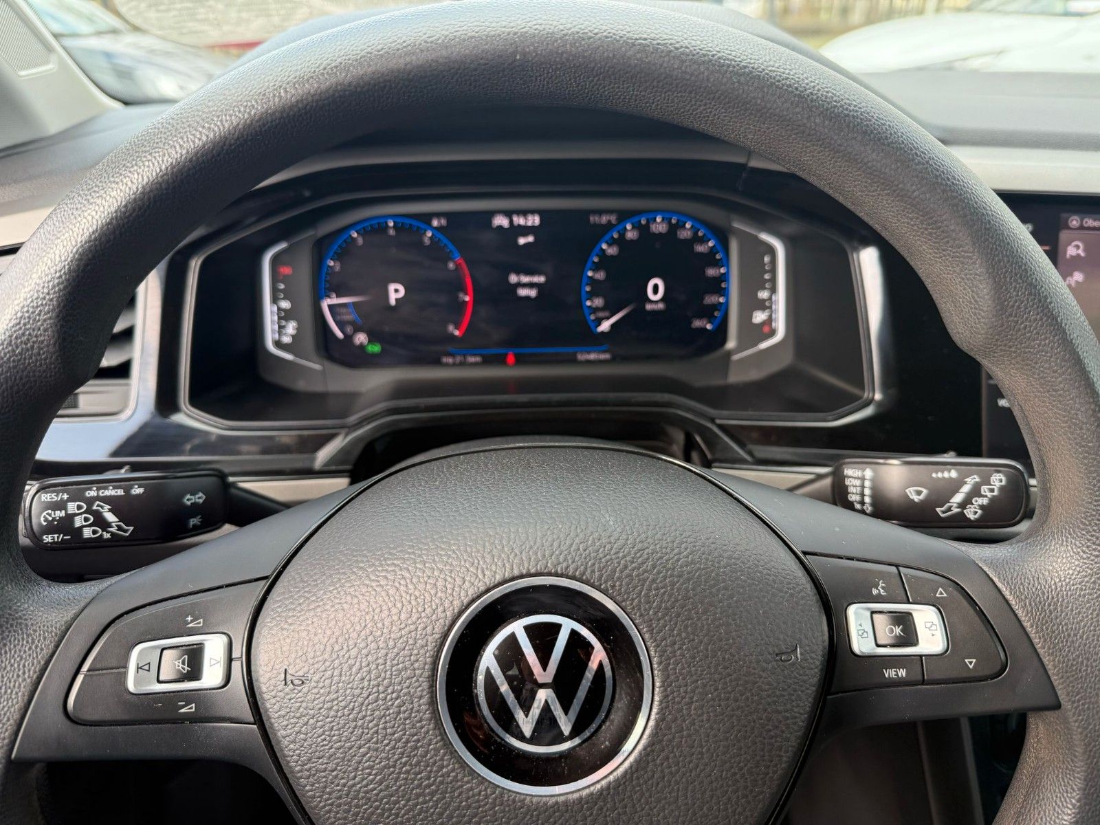 Volkswagen Polo VI Comfortline - Samsaru's Car Outlet