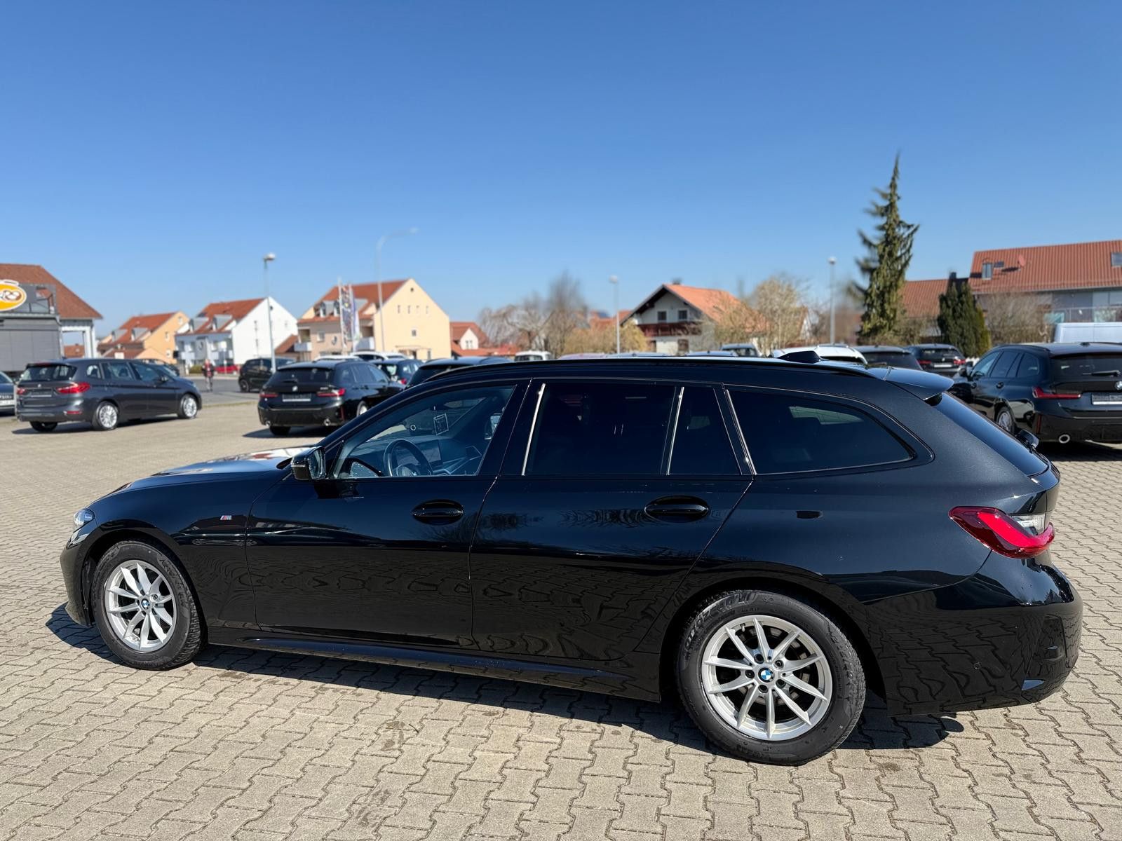 BMW 320 i Touring M-Sport - Samsaru's Car Outlet